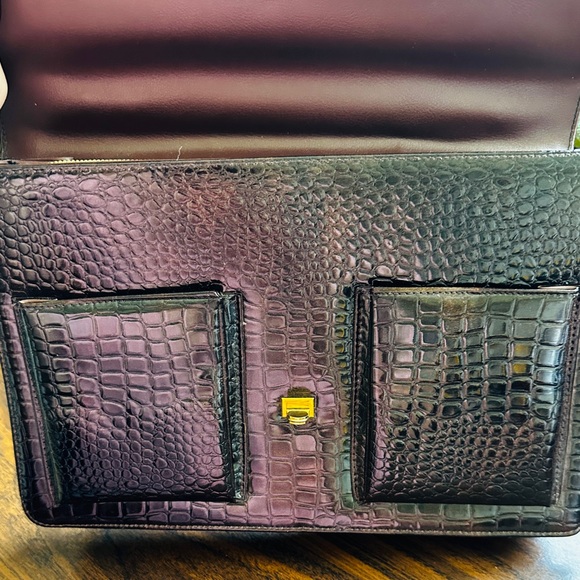 Cabrelli faux leather crocodile pattern handbag with top handle - Picture 13 of 15